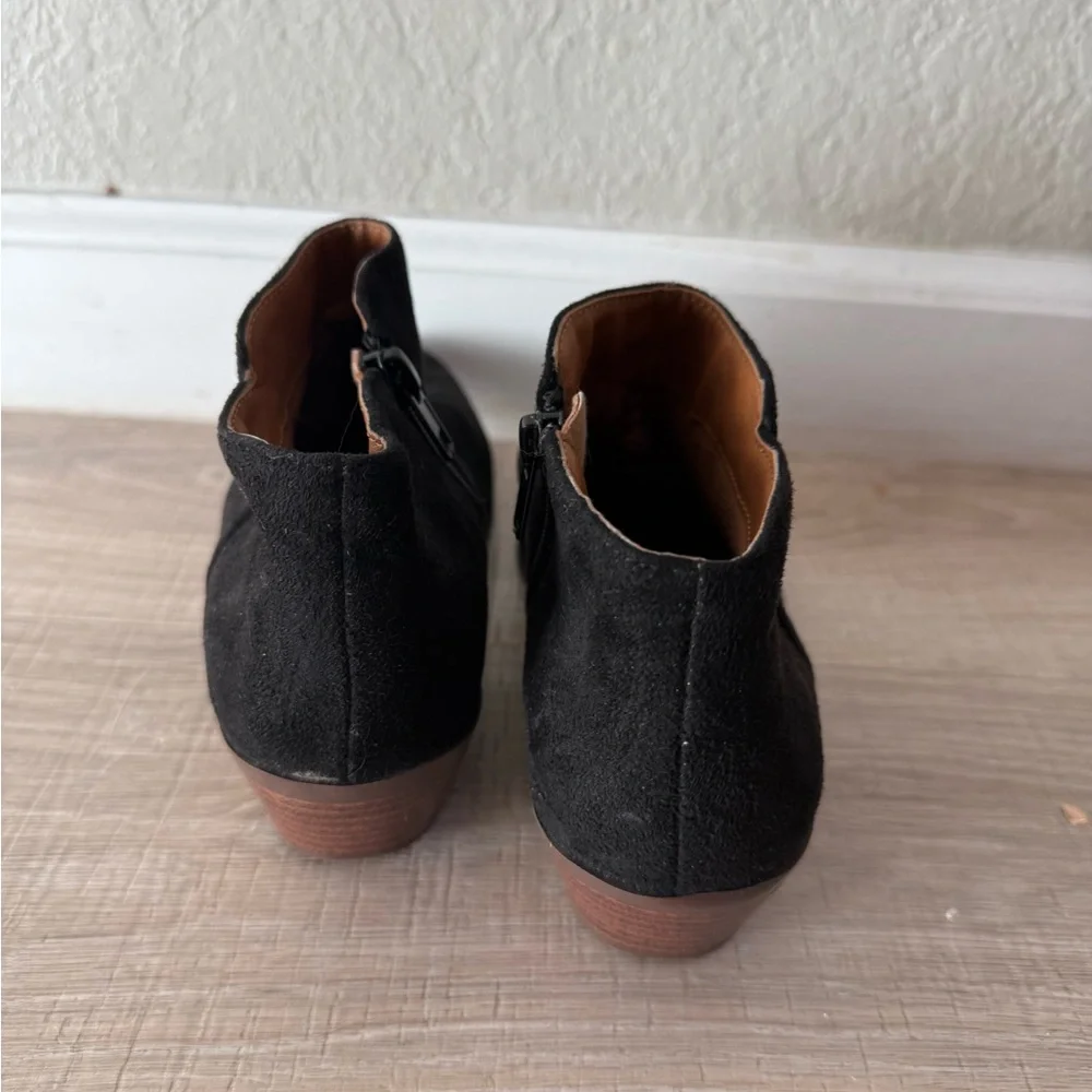 Soda Black Suede Low Heel Ankle Booties Size 6